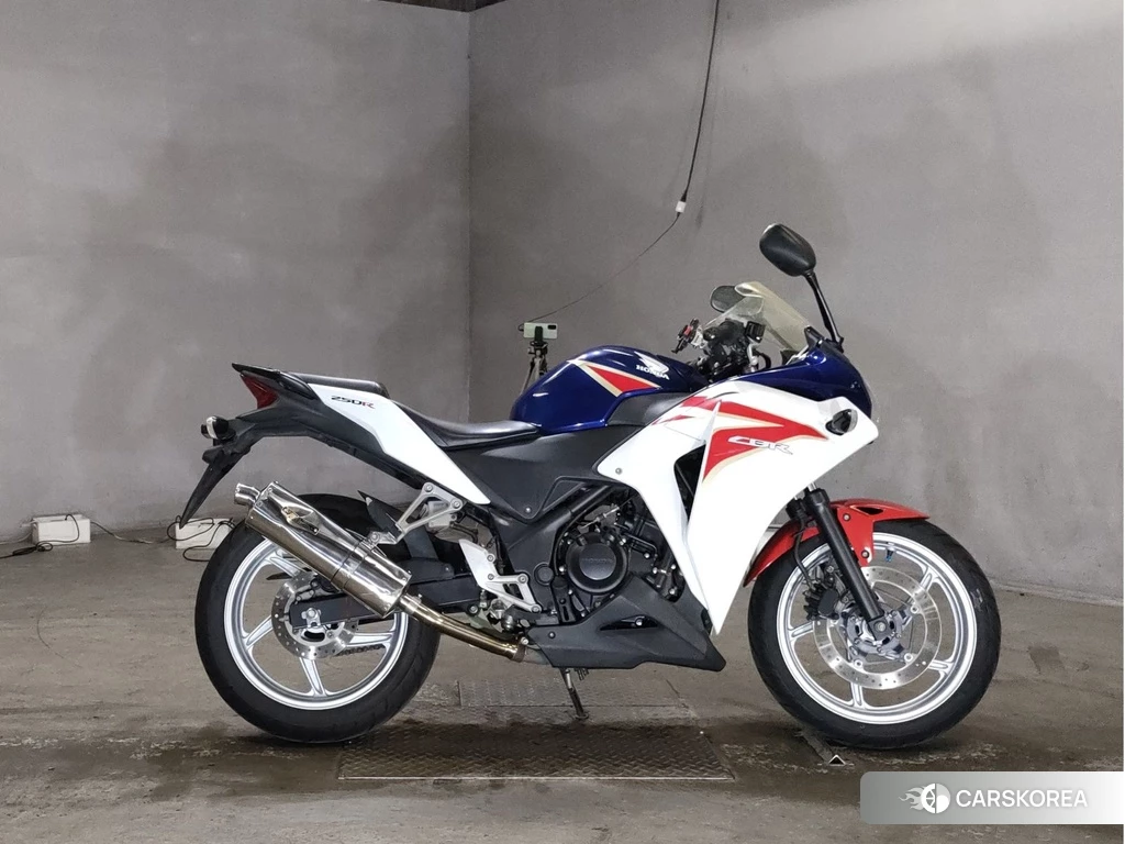 Проданный Honda CBR250R 2011 из Японии