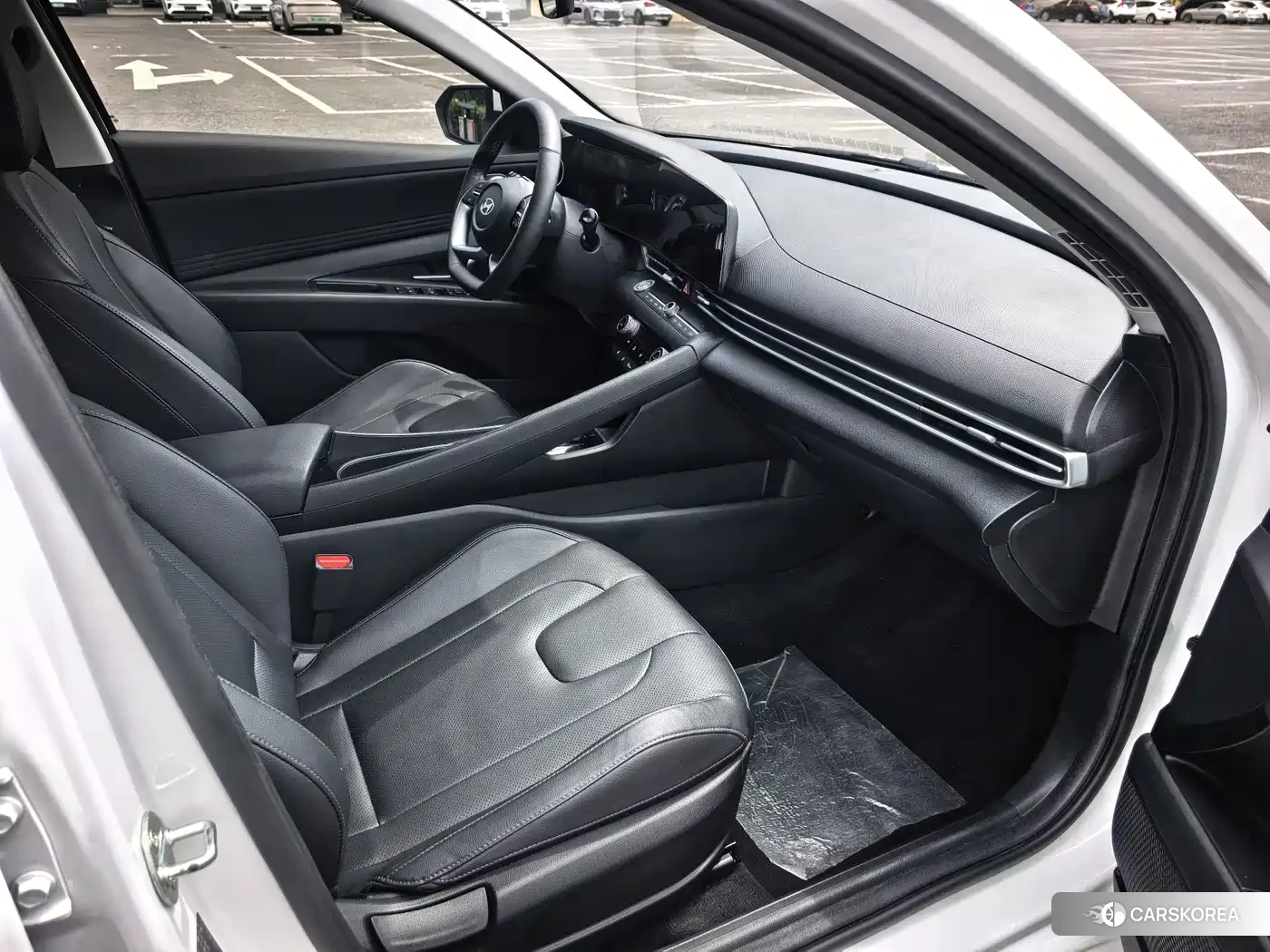 Hyundai Elantra 2023 Белый из Китая