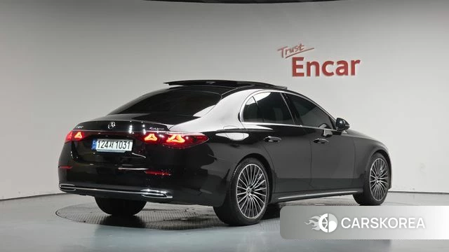 Mercedes-Benz E-Class W214 2024 Черный из Кореи