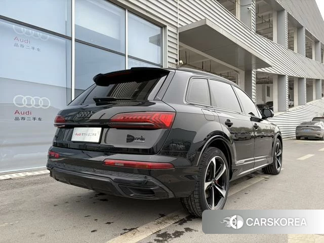 Audi Q7 2022 Черный из Китая