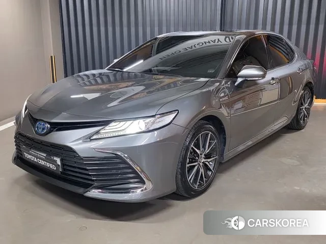 Toyota Camry (XV70) 2023 Песочный из Кореи