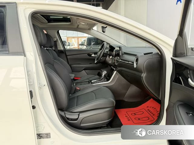 Kia K3 2023 Белый из Китая