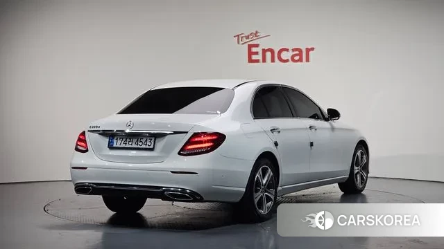 Mercedes-Benz E-Class W213 2019 Белый из Кореи