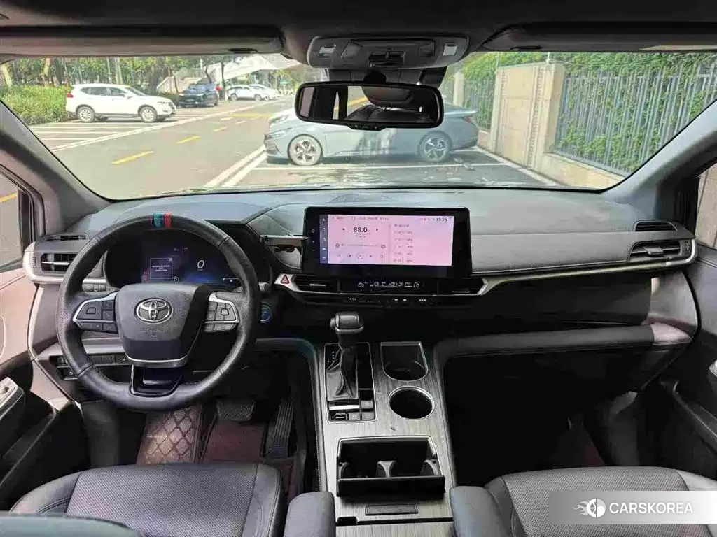 Toyota Sienna 2023 Черный из Китая