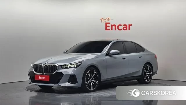 BMW 5 Series (G60) 2025 Светло-серебряный цвет из Кореи