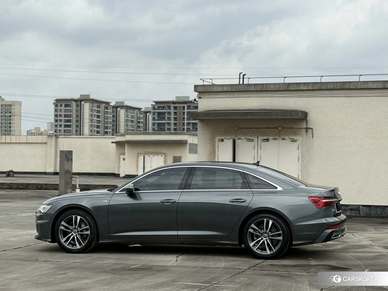 Audi A6L 2020 Темно-серый из Китая