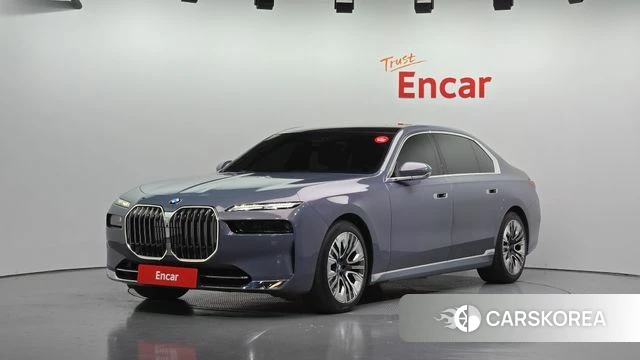 BMW 7 Series (G70) 2023 Цвет галактики из Кореи