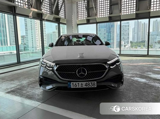 Mercedes-Benz E-Class W214 2026 Светло-серебряный цвет из Кореи