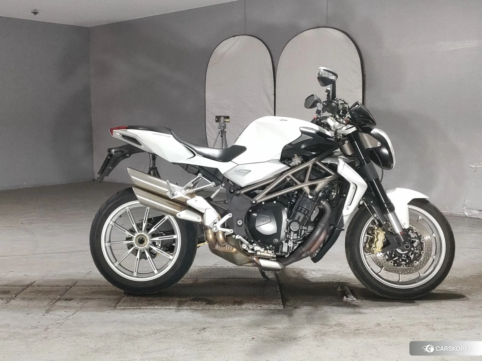 Проданный MV AGUSTA BRUTALE 990R 2010 из Японии, фото 2