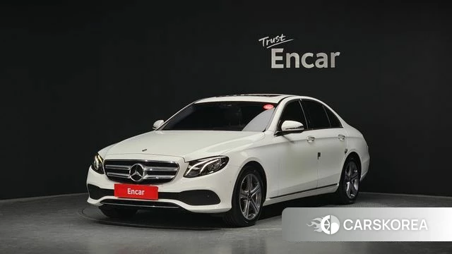 Mercedes-Benz E-Class W213 2018 Белый из Кореи
