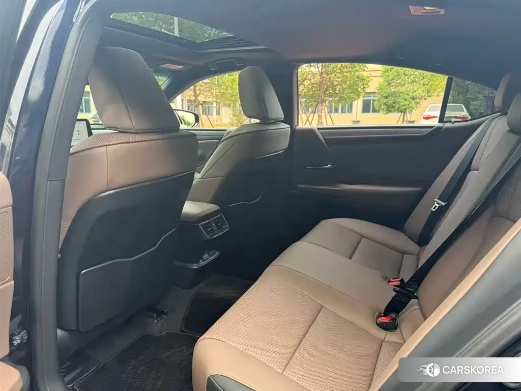 Lexus ES 2025 Черный из Китая