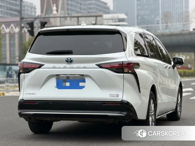 Toyota Saina 2022 Белый из Китая