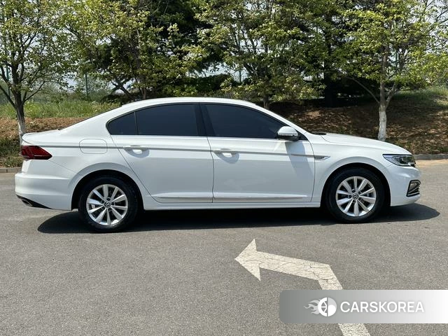 Volkswagen Bora 2022 Белый из Китая