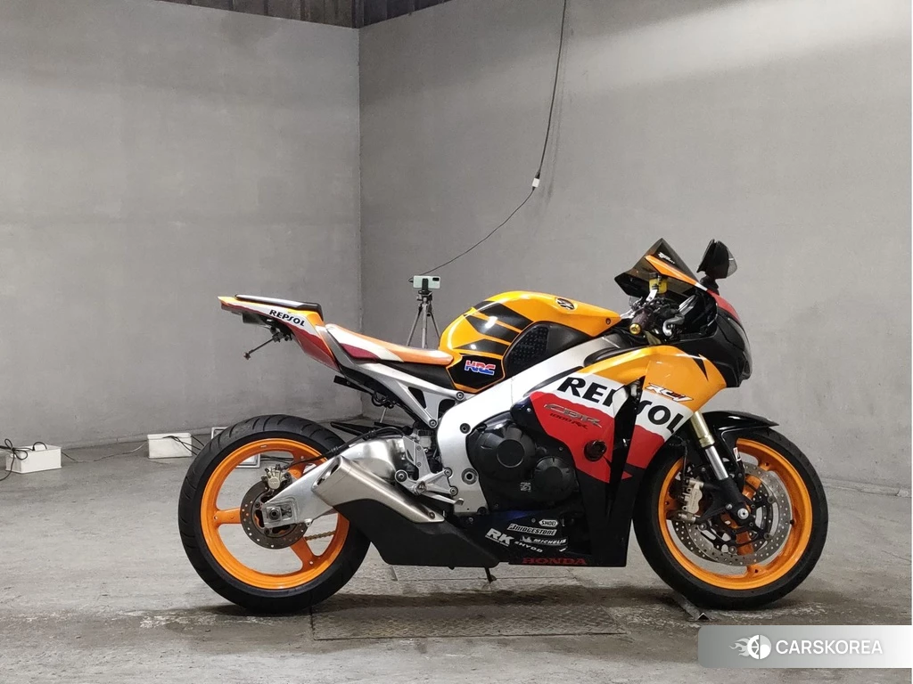 Проданный Honda CBR1000RR 2010 из Японии, фото 2