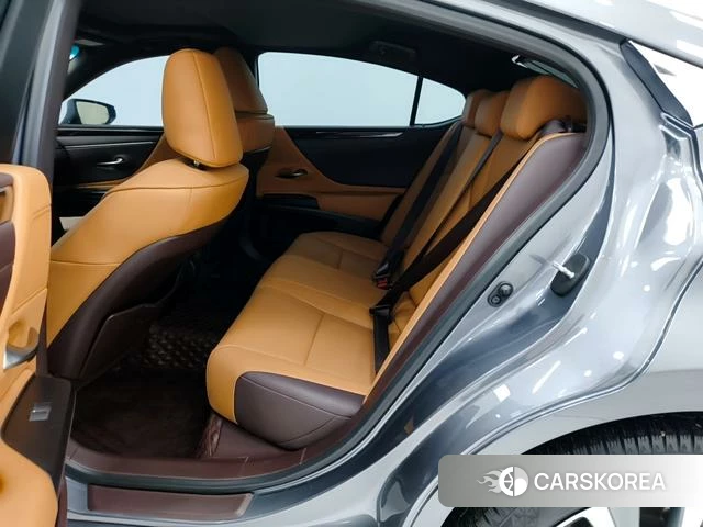 Lexus ES 2021 Темно-серый из Китая