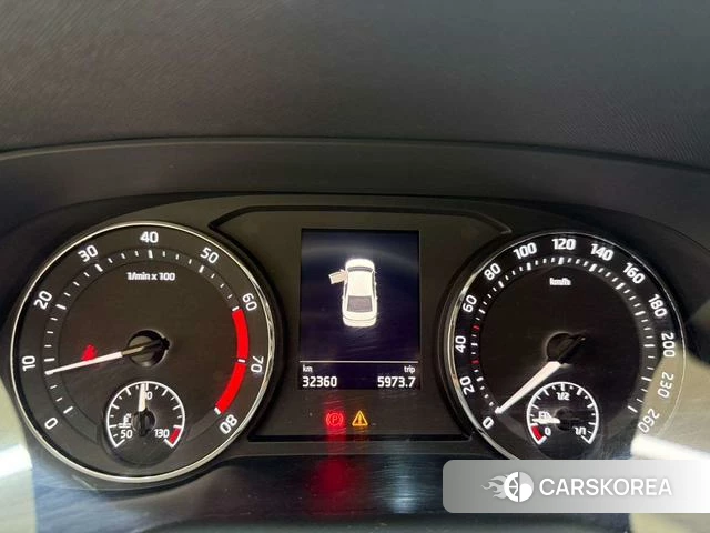 Skoda Octavia 2023 Белый из Китая