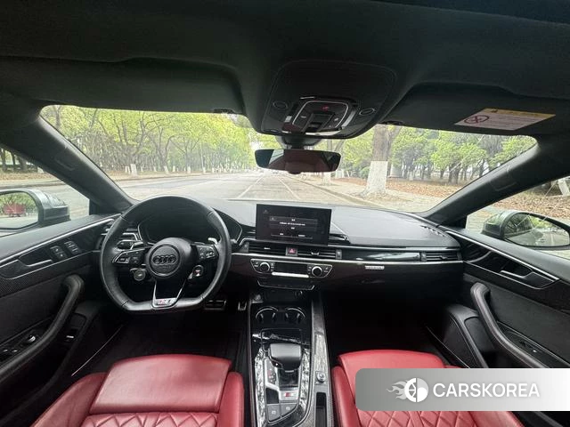 Audi S5 2023 Темно-серый из Китая