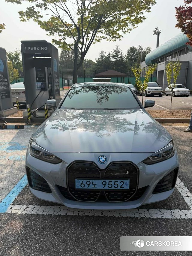 BMW i4 2023 Светло-серебряный цвет из Кореи