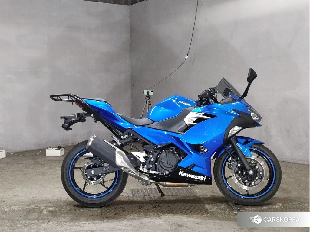 Проданный Kawasaki NINJA 250 2018 из Японии