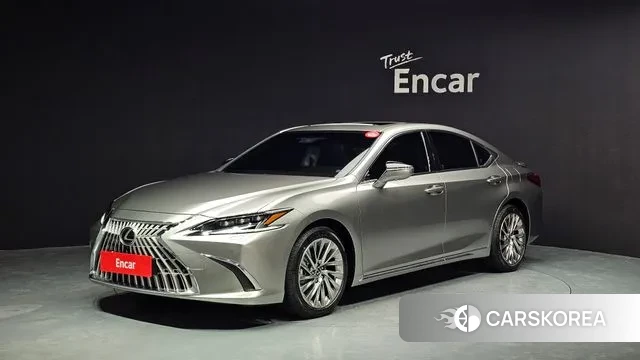 Lexus ES300h 7th generation 2025 Песочный из Кореи