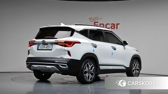Kia Seltos 2021 Белый из Кореи