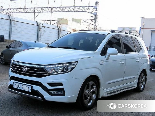 Ssangyong Korando Turismo 2018 Белый из Кореи