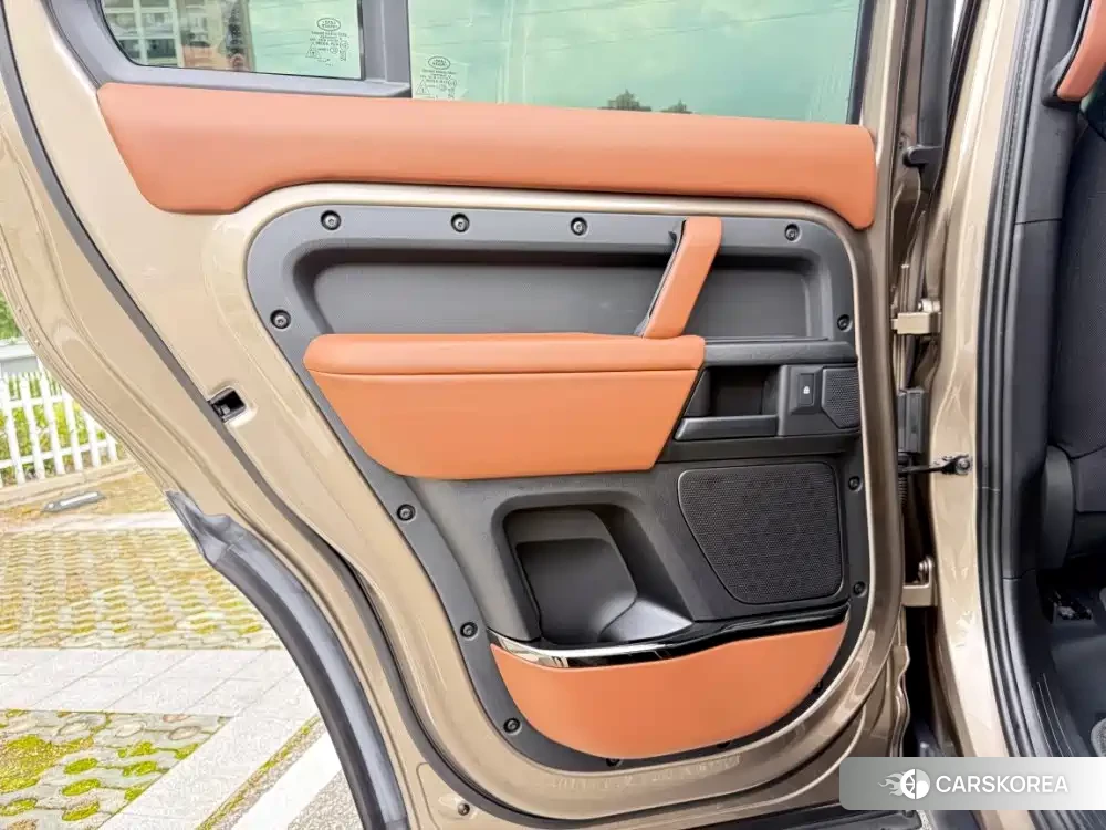 Land Rover Defender 2026 Champagne/brown из Китая
