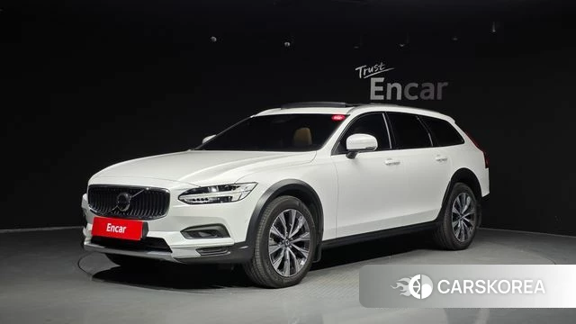 Volvo V90 Cross-Country 2024 Белый из Кореи