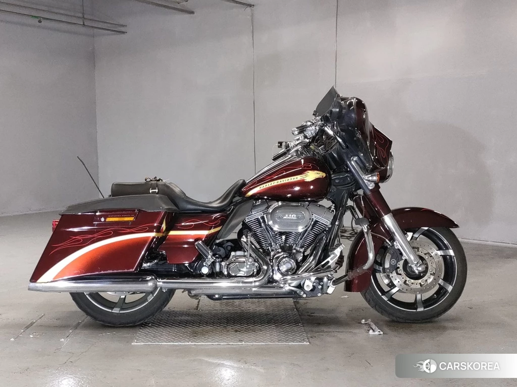 Проданный Harley-Davidson Street Glide FLHXSE1800 CVO 2010 из Японии, фото 2