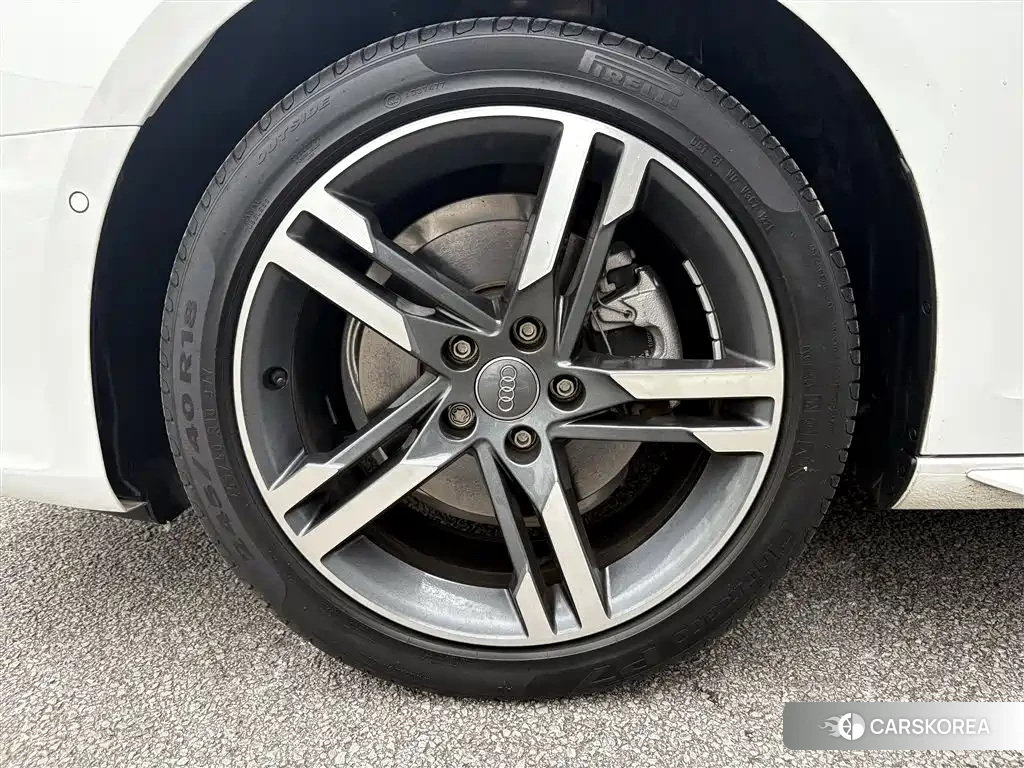 Audi A4L 2022 Белый из Китая