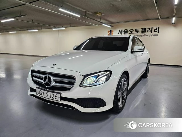 Mercedes-Benz E-Class W213 2018 Белый из Кореи