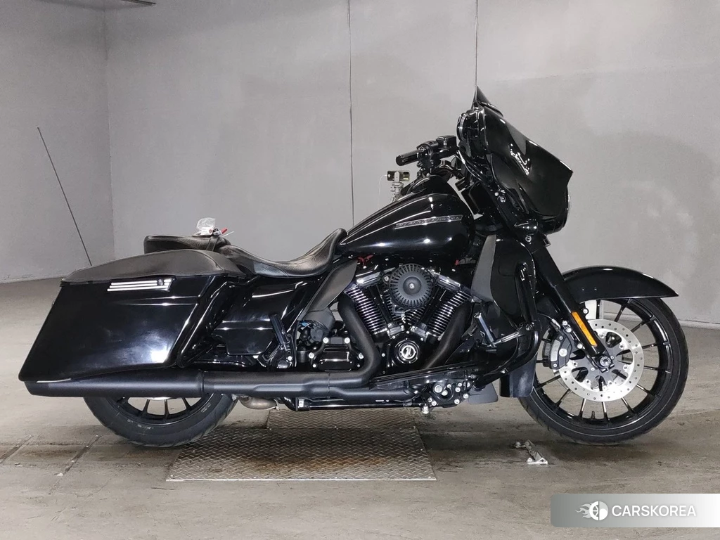 Проданный Harley-Davidson Street Glide FLHXS1870 2019 из Японии