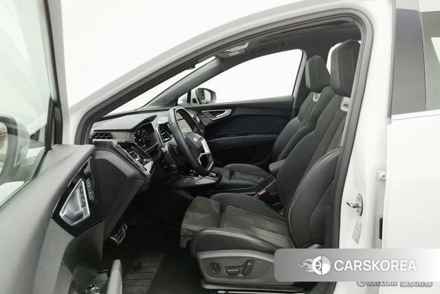 Audi Q4 e-tron 2023 Белый из Китая