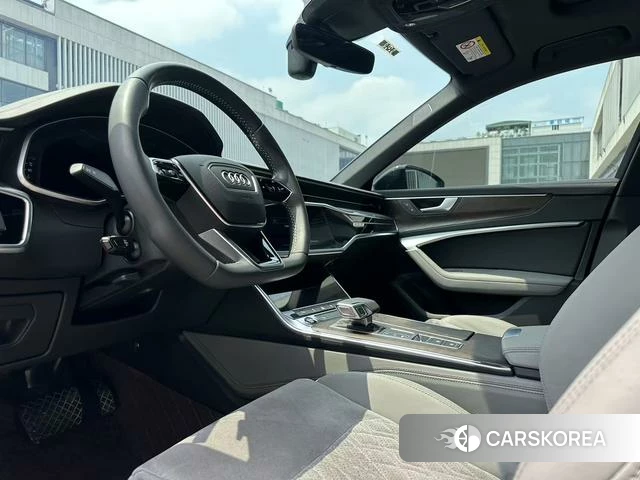 Audi A6L 2021 Черный из Китая