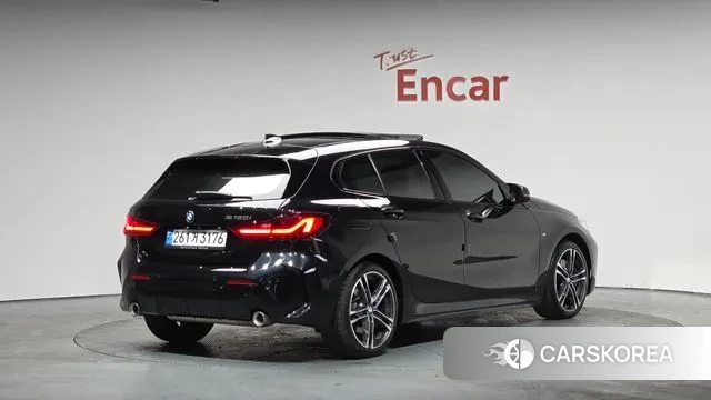 BMW 1 Series (F40) 2022 Черный из Кореи