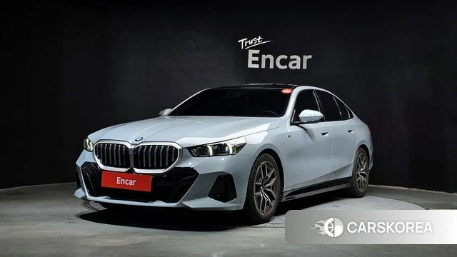 BMW 5 Series (G60) 2025 Светло-серебряный цвет из Кореи