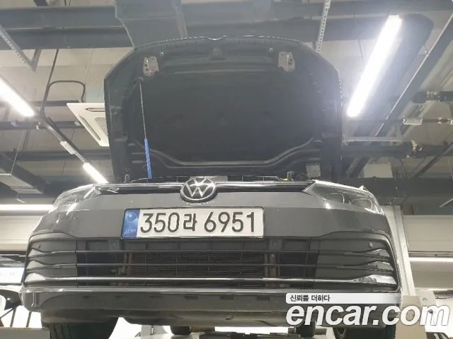 Volkswagen Golf 8th Generation 2022 Серый из Кореи