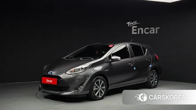 Toyota Prius C 2018 Серый из Кореи