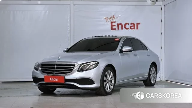Mercedes-Benz E-Class W213 2018 Серебряный из Кореи