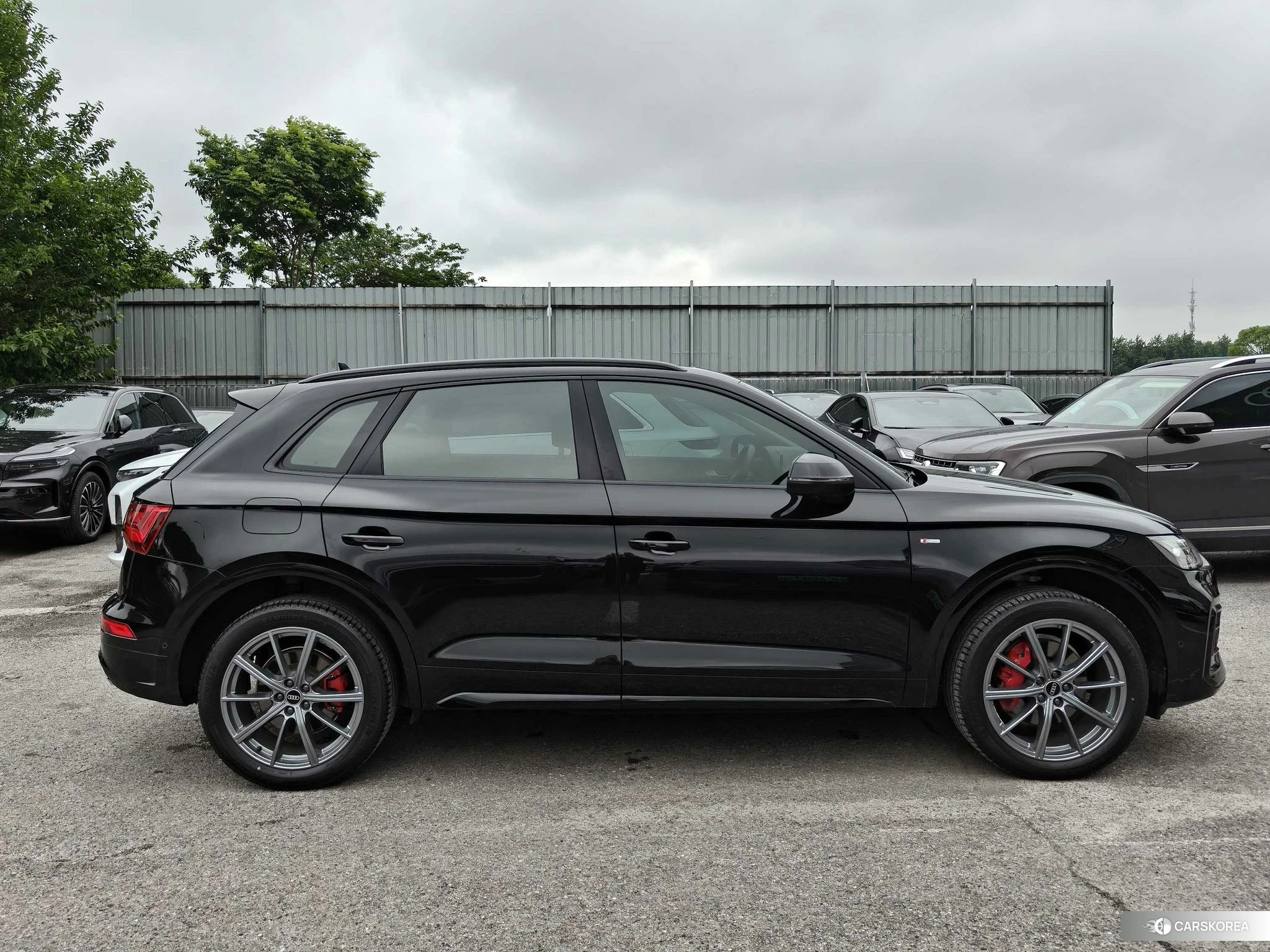 Audi Q5L 2021 Черный из Китая