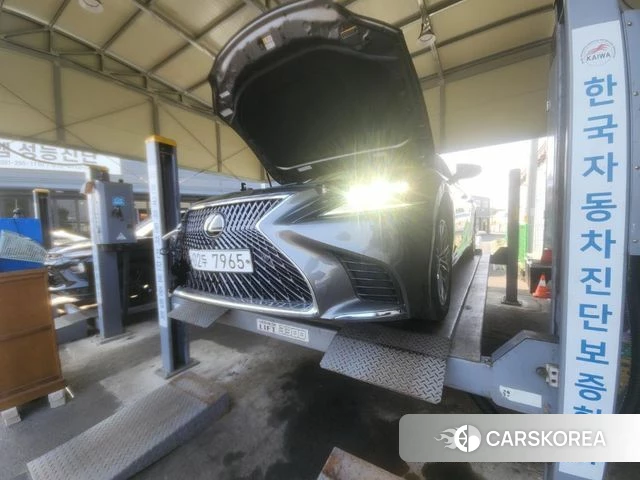 Lexus LS500 5th generation 2018 Серый из Кореи