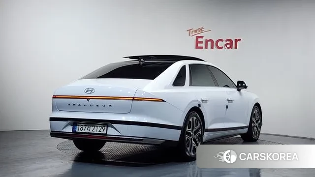 Hyundai Grandeur Hybrid (GN7) 2023 Белый из Кореи