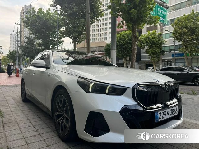 BMW 5 Series (G60) 2025 Белый из Кореи