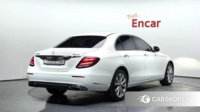 Mercedes-Benz E-Class W213 2019 Белый из Кореи