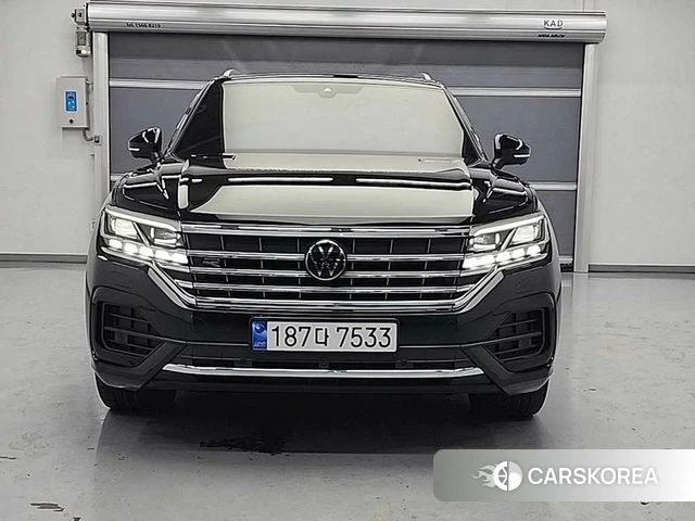 Volkswagen Touareg 3rd generation 2023 Черный из Кореи