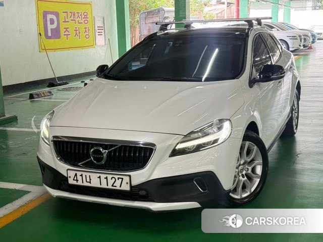Volvo V40 Cross-Country 2018 Белый из Кореи