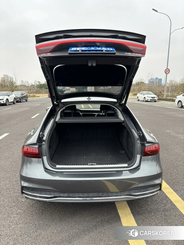 Audi A7 2021 Темно-серый из Китая