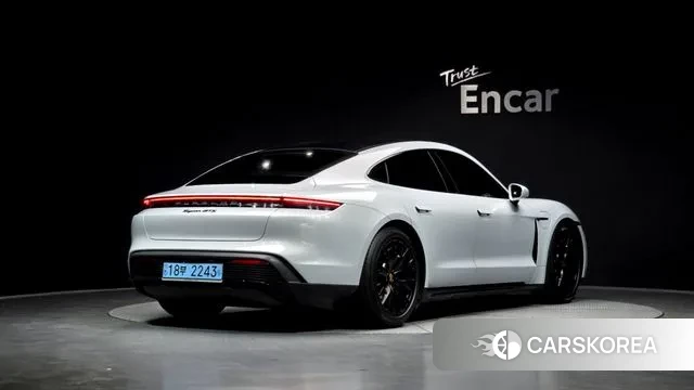 Porsche Taycan 2023 Серебристо-серый из Кореи