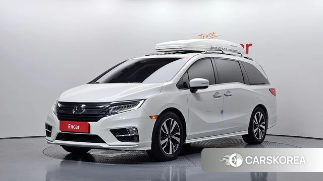 Honda Odyssey 2018 Белый из Кореи