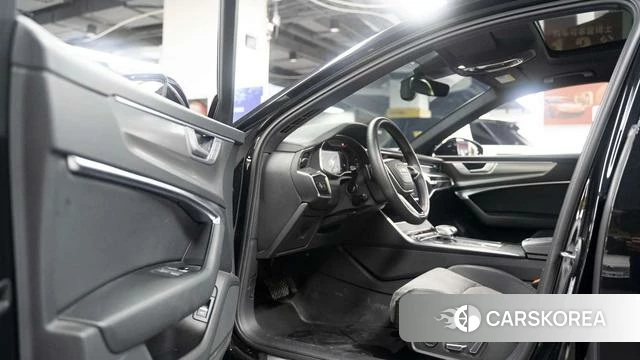 Audi A6L 2023 Черный из Китая